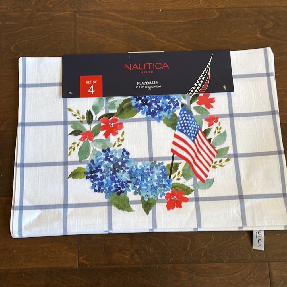 Nautica  Americana 4 Placemats Plaid Red White Blue Stars Stripes Flag Wreath
